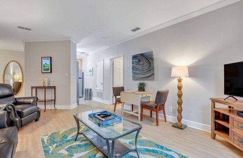 Historic District - North Condo | Romantic Condo in City Center- Wright Square Loft C