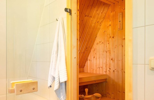 Hellendoorn House | Romantic cottage with a sun shower