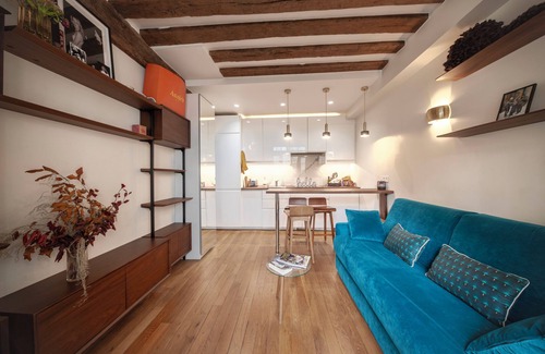 Saint-Gervais Apartment | Romantic Courtyard Studio in Le Marais GRE