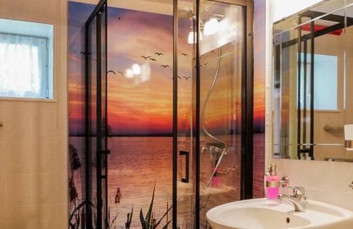 Dreschvitz Apartment | Romantic double room with four-poster bed, breakfast possible