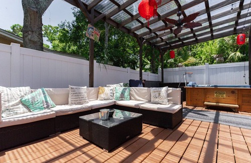 Madeira Beach Villa | Romantic Florida villa with hot tub - 5 mins from beautiful Madeira Beach!!!!!!!