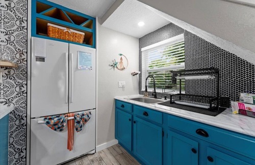 Cocoa Beach House | Romantic Getaway: Private Hot Tub & Honeymoon Suite Steps from the Beach
