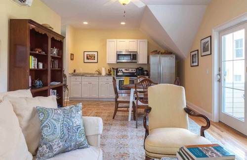 Mystic House | Romantic Guesthouse in Historic Downtown Waterfront District!