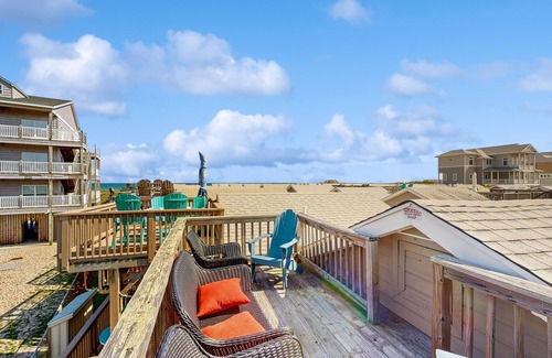 Hatteras Apartment | Romantic Hatteras Studio | Rooftop Ocean Views, Free WiFi & Club Hatteras Access