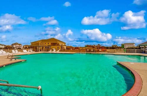 Hatteras Apartment | Romantic Hatteras Studio | Rooftop Ocean Views, Free WiFi & Club Hatteras Access