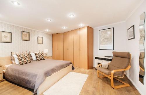 Inner City Budapest Apartment | Romantic Hideaway Centertown