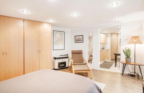 Inner City Budapest Apartment | Romantic Hideaway Centertown