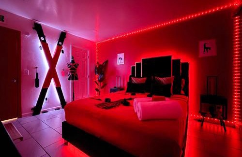 Peter Howell Apartment | Romantic Hot Tub Escape Discreet & Private