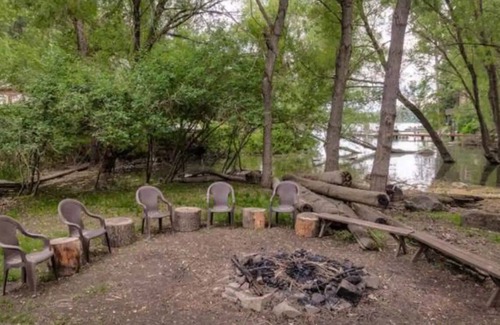 Hayden Lake Cabin | Romantic Lake Front