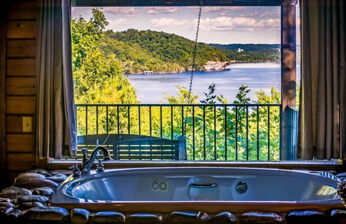 Garfield Cabin | Romantic Lake View Cabin