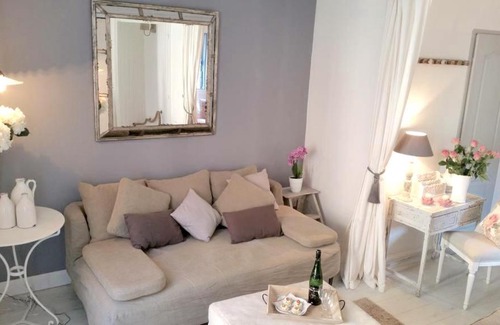 Meze House | Romantic Maison de Pecheur sparkling sea views