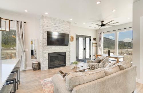 Saint Mary's House | Romantic Mountain Retreat with Scenic Views!