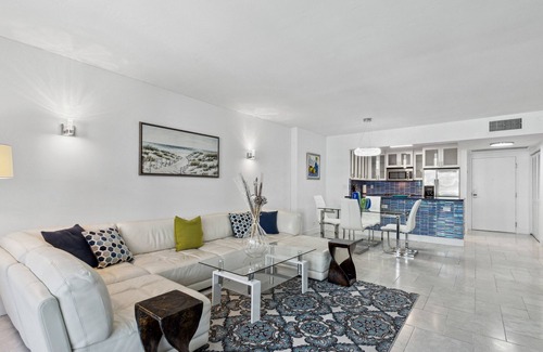 South Beach Apartment | Romantic-Paradise-Luxurious-5 star-1BR-OceanFront-View-Balcony-Miami-South-Beach