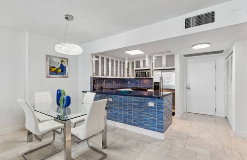 South Beach Apartment | Romantic-Paradise-Luxurious-5 star-1BR-OceanFront-View-Balcony-Miami-South-Beach
