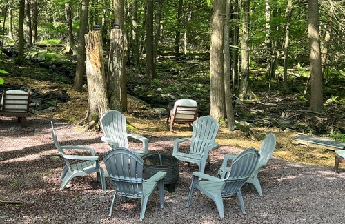 Pocono Lake Ski Chalet | Romantic Pocono Lake Chalet: Firepit, Stream, near Lake, pools & Pet-Friendly
