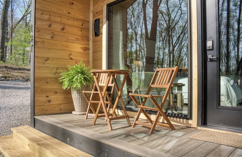 Sparta House | Romantic Retreat With Hot Tub