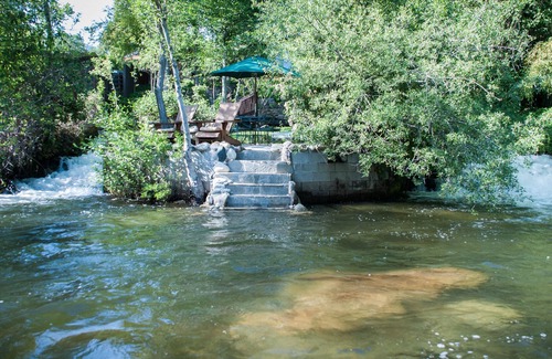 Three Rivers Apartment | Romantic Riverfront Studio with Private Island + Waterfalls