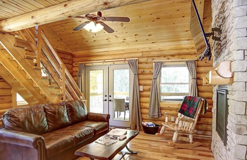South Bloomingville Cabin | Romantic Sweet Retreat Cabin