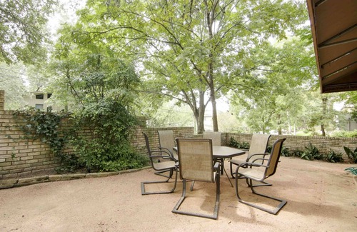 Tarrytown House | Romantic townhouse with private entrance, private patio, WiFi, and full kitchen