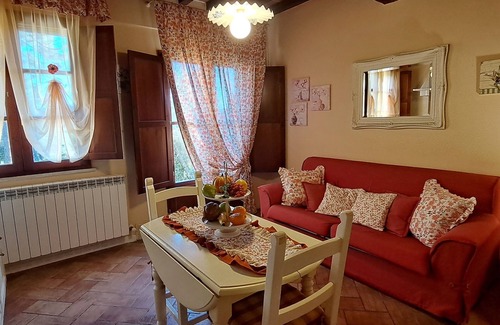 Gambassi Terme House | Romantic Tuscan Cottage with Pool and Garden