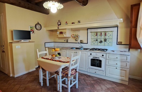 Gambassi Terme House | Romantic Tuscan Cottage with Pool and Garden