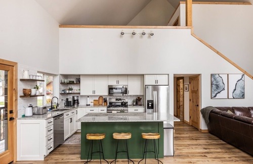 Cle Elum House | Romantic-Views-Spa-GmRm-WoodFrplc | 365 Signature Pkg