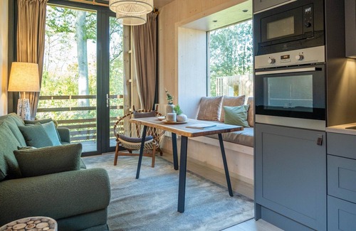 Maubray Cottage | Romantic Woodland Hideaway