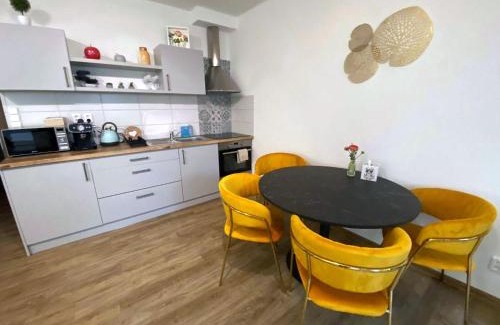 Hradec Kralove Apartment | Romantické studio v podkroví na Velkém náměstí, Wi-Fi, Netflix