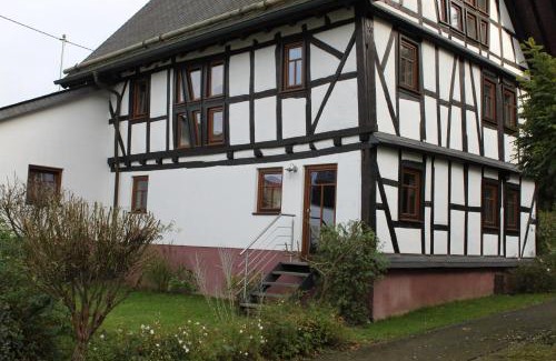 Frankweiler House | Romantisches Fachwerkhaus Zwischen Rhein Und Mosel