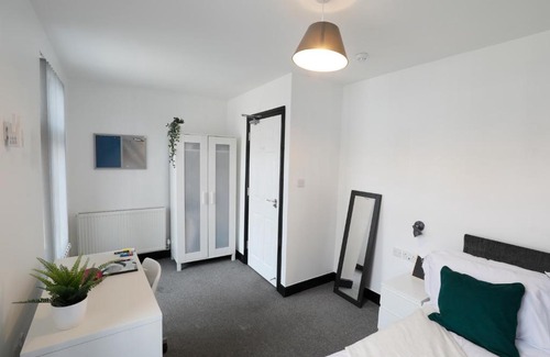 Liverpool House | Romer Road Guest House
