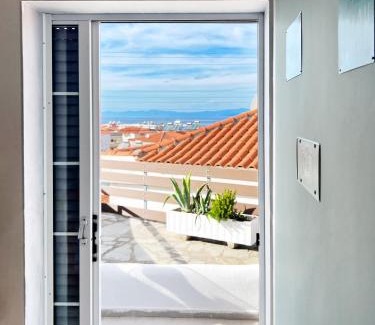 Polichrono Apartment | Rona Vista Suites cozy veranda