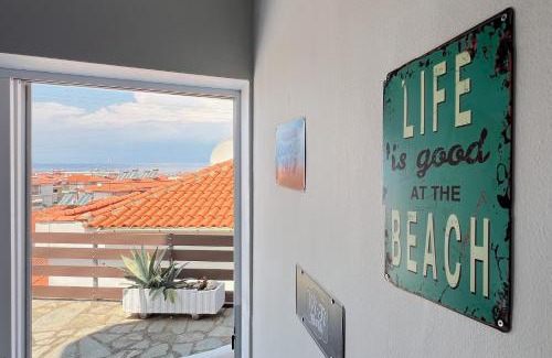 Polichrono Apartment | Rona Vista Suites cozy veranda