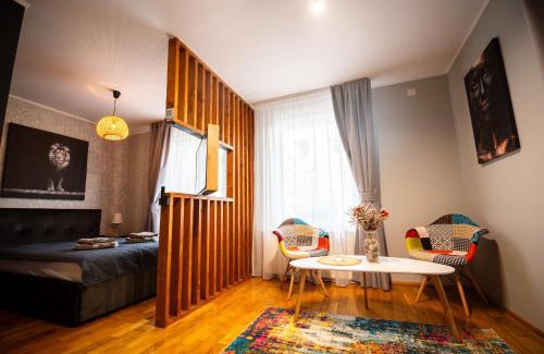 Livezeni House | Roni House