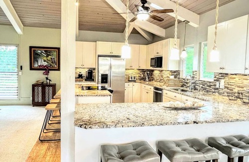 Kailua-Kona House | Roof deck views, hot tub, big kitchen, 3200sf, BBQ