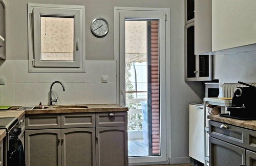 Papagou-Holargos Apartment | Rooftop 1 Bdr Apt - Metro Cholargos - 5 Min Walk