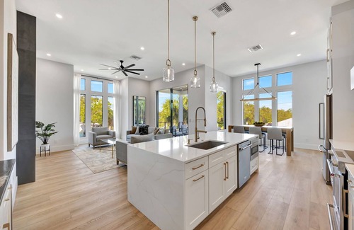 Dunedin House | Rooftop+Balcony! Luxury Stay in Downtown Dunedin