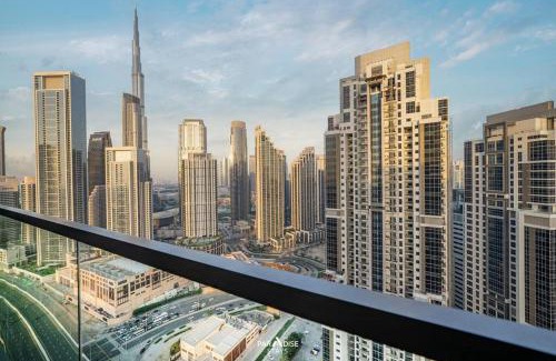 Trade Centre Area Apartment | Rooftop Infinity Pool, Burj Khalifa Views