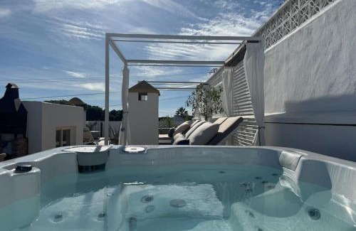 Sitio de Calahonda Apartment | Rooftop oasis at Ocean Point Calahonda - just few steps away from the beach, restaurants & shops