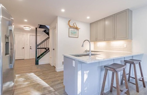 Grand Bend Cottage | Rooftop patio Hot Tub/2 BBQ/firepit/Full Games room/7 Beds/5 floors