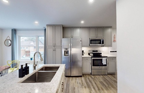 Grand Bend Cottage | Rooftop patio Hot Tub/2 BBQ/firepit/Full Games room/7 Beds/5 floors