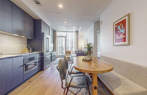 Rainey Street Historic District Apartment | Rooftop pool, 31st floor balcony, cocktail bar and coffee shop
