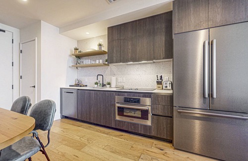 Rainey Street Historic District Apartment | Rooftop pool, 31st floor balcony, cocktail bar and coffee shop