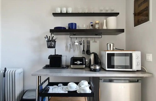 Papagou-Holargos Apartment | Rooftop Studio Apt - Metro Cholargos - 5 Min Walk