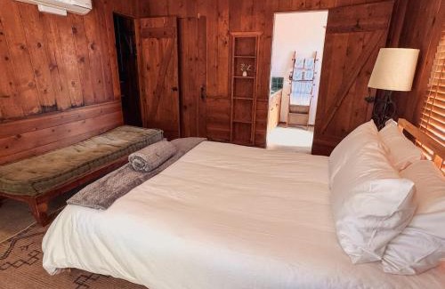 Joshua Tree Hotel | Room 1 - Downtown Joshua Tree Motel - Pet Friendly - Walk to Shops & Visitor Center, Minutes to Park Entrance