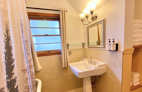 Downieville Cabin | Room 1 - Family Suite