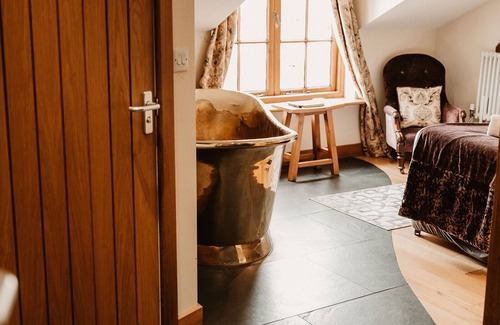 Torver Bed & Breakfast | Room 1 King Room - The Wilson's Arms