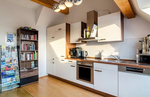 Reichenau Apartment | 'Room 1' with Shared Garden and Wi-Fi