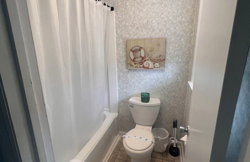 Topsail Beach Hotel | Room #216 Mini Efficiency 2 Double Beds Pets Yes