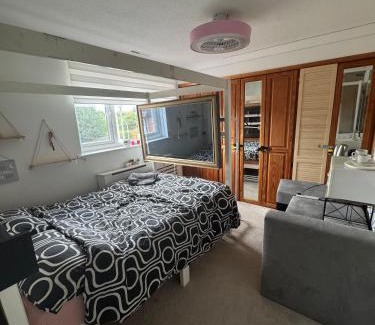 Tea Green House | Room 3 minute drive from Luton Airport
