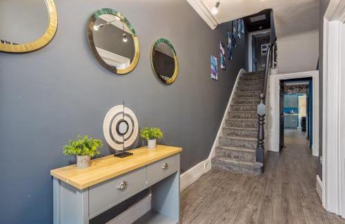 Llandudno House | Room 3 plus optional additional lounge area with double sofa bed, 23 Deganwy Avenue